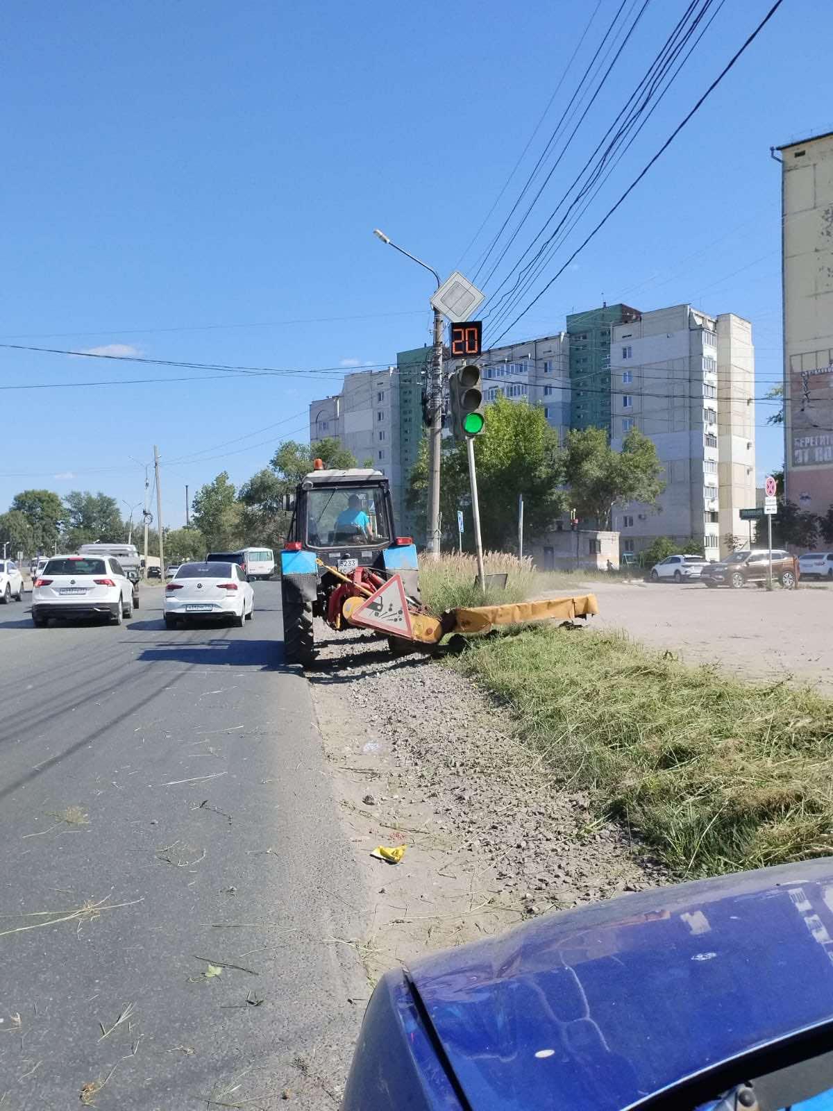 Ведётся очистка дорог и городских территорий.