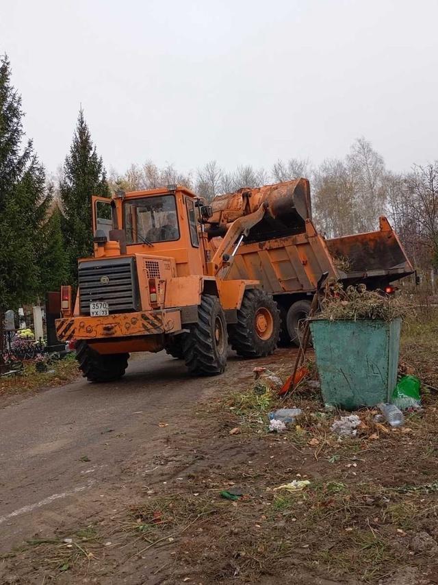 Ведётся очистка дорог и городских территорий.