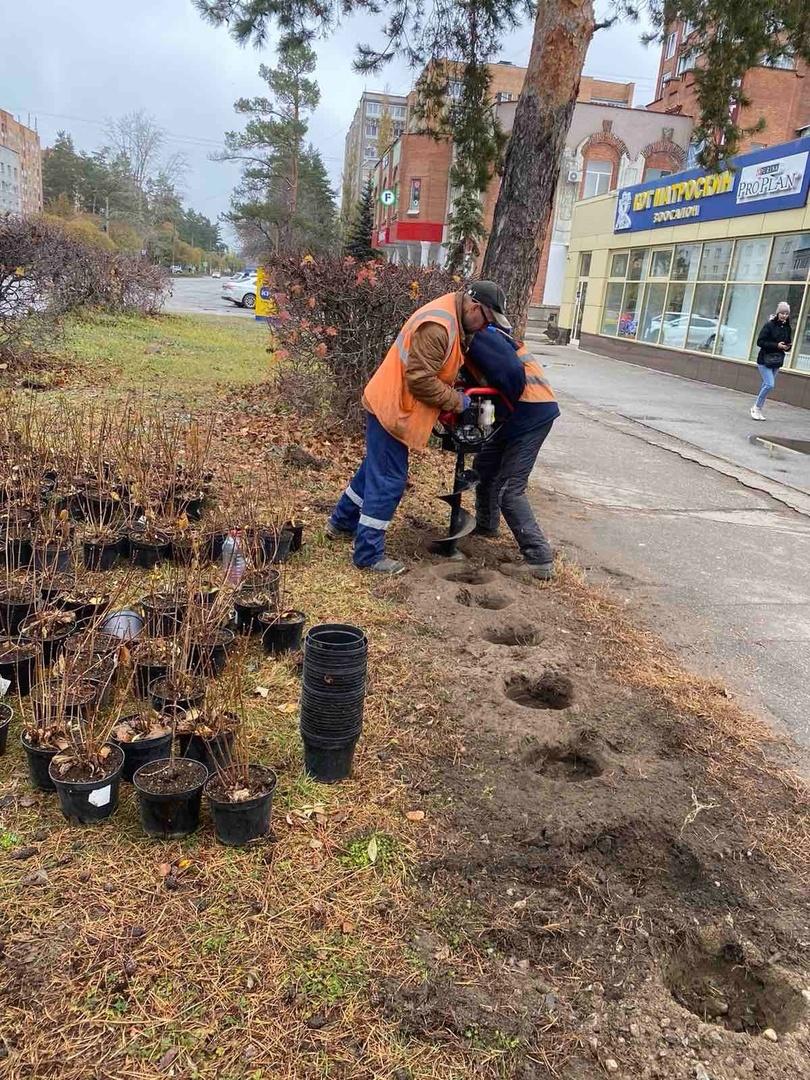 Ведётся очистка дорог и городских территорий.