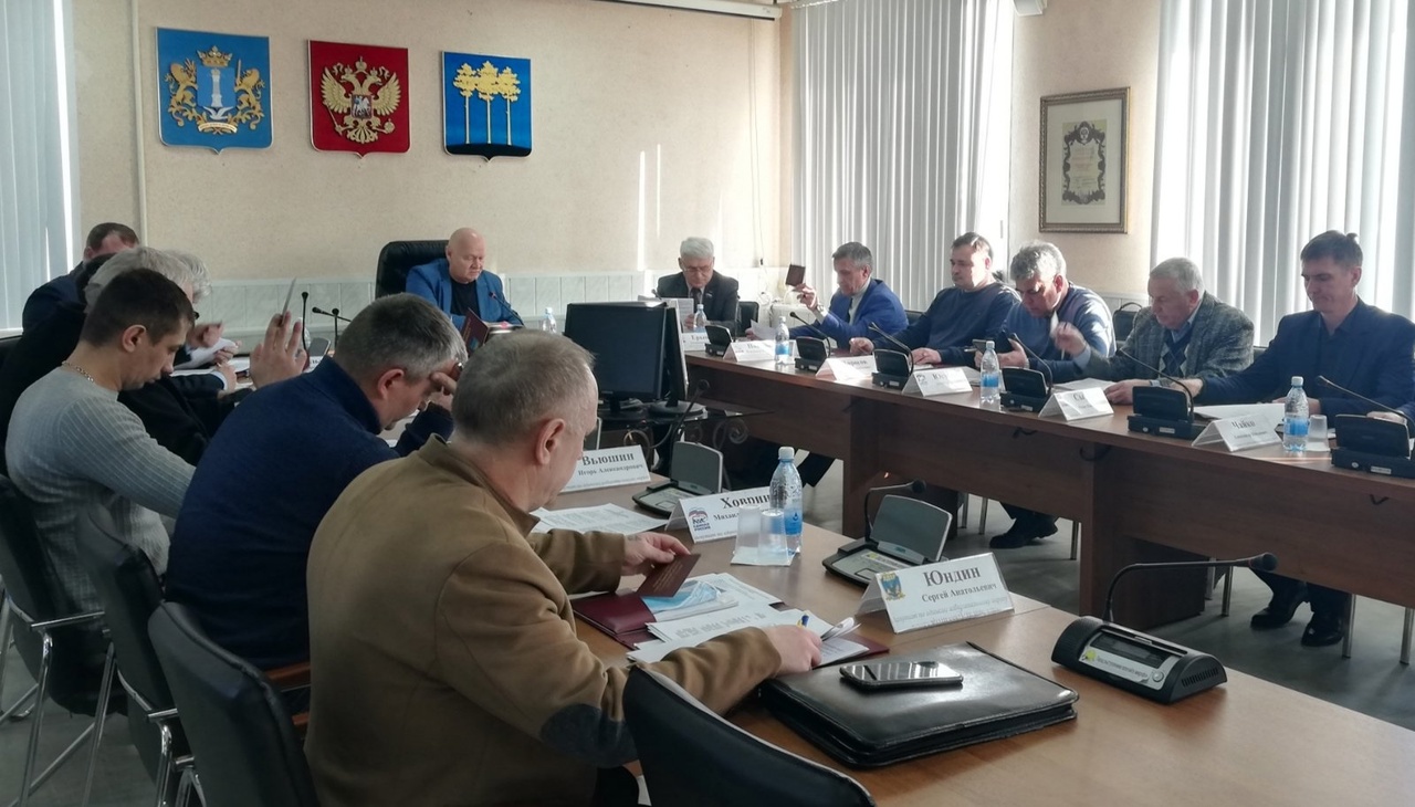 На профильном комитете Городской Думы отчитались руководители структурных подразделений Администрации города.