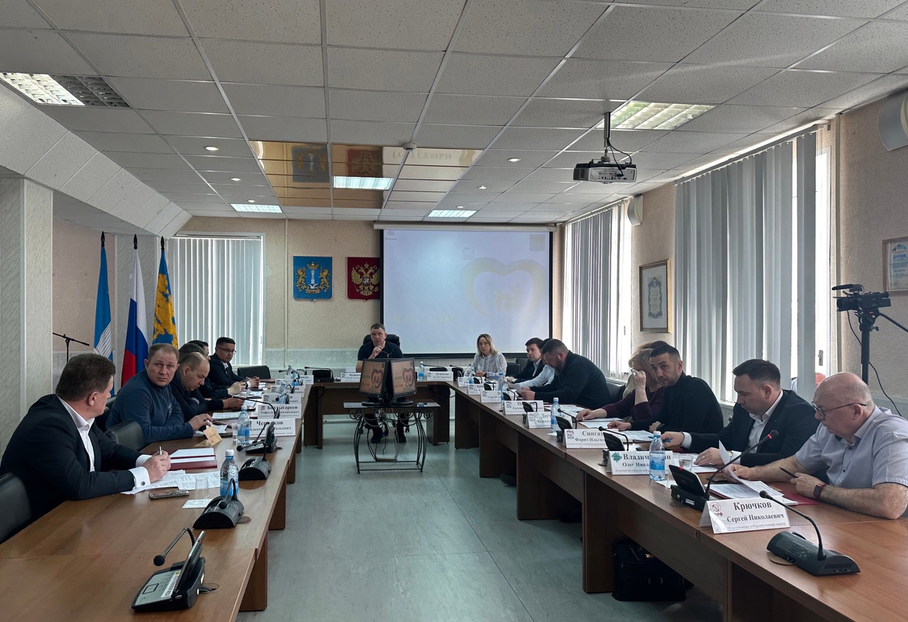 На заседании профильного комитета Городской Думы заслушали отчеты о работе администрации.