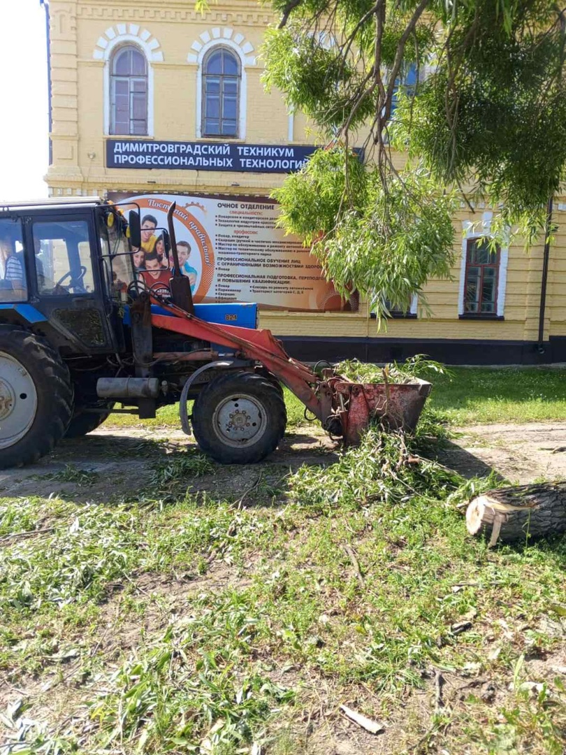 Ведётся очистка дорог и городских территорий.