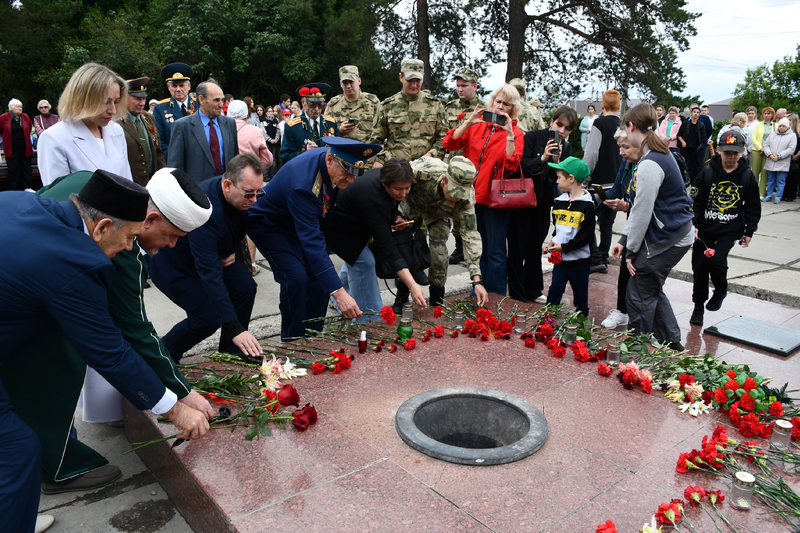 У Монумента Славы прошёл митинг памяти и скорби.