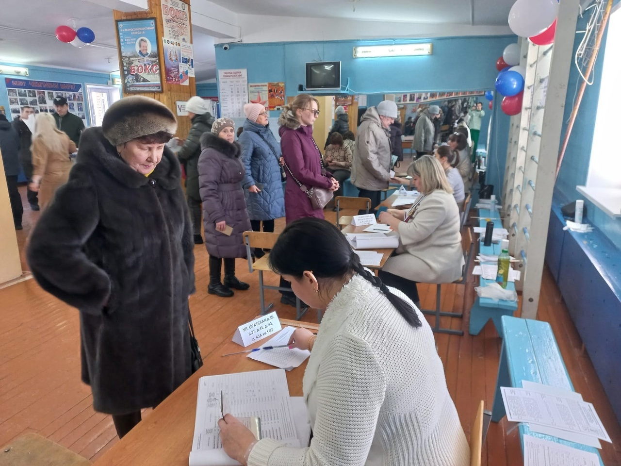 Во второй половине дня на избирательных участках Димитровграда многолюдно.