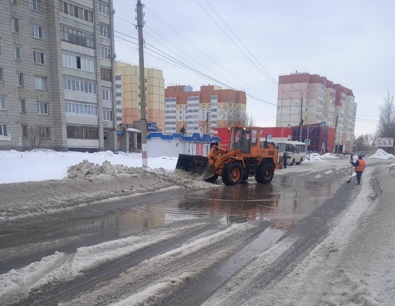 Муниципальный ЦУР: на улице Алтайской вскрыли водоприемные колодцы и почистили дорогу.