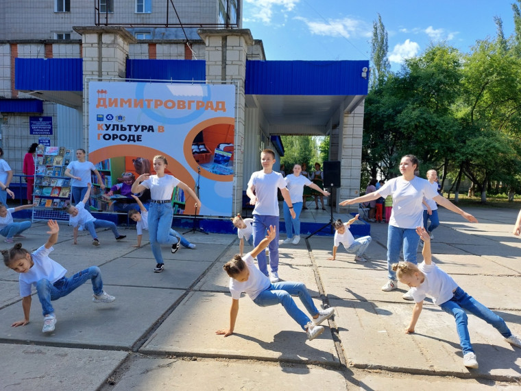 Старт праздничным мероприятиям, посвящённым Дню города - Дню России, дал VII Зональный фестиваль "Книга собирает друзей".