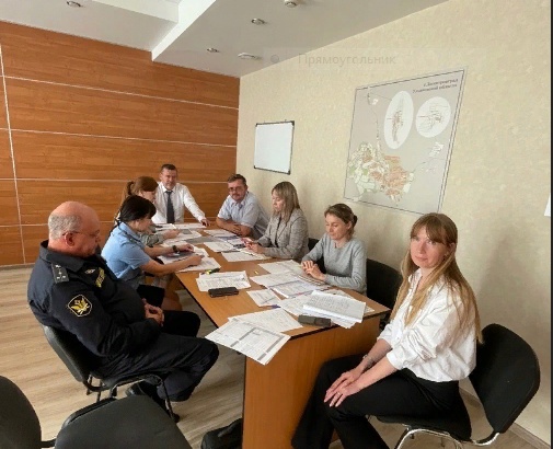 13 июня на совместном совещании Комитета по управлению имуществом со Службой судебных приставов обсудили вопросы взыскания задолженности с недобросовестных арендаторов и сноса незаконных конструкций. 13 июня на совместном совещании Комитета по управлению имуществом со Службой судебных приставов обсудили вопросы взыскания задолженности с недобросовестных арендаторов и сноса незаконных конструкций.
