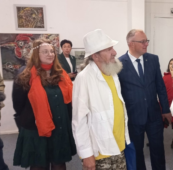 В центре современного искусства и дизайна 12 июня открылась персональная выставка "Июнь навсегда" известного художника Алексея Соколова, приуроченная к 70-летию живописца и Дню города - Дню России. В центре современного искусства и дизайна 12 июня открылась персональная выставка "Июнь навсегда" известного художника Алексея Соколова, приуроченная к 70-летию живописца и Дню города - Дню России.