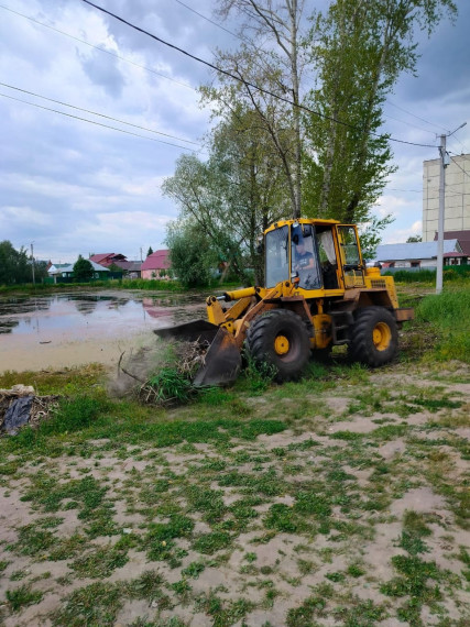Муниципальный ЦУР: очищены берега озера на улице Масленникова и вывезен мусор.. Муниципальный ЦУР: очищены берега озера на улице Масленникова и вывезен мусор..