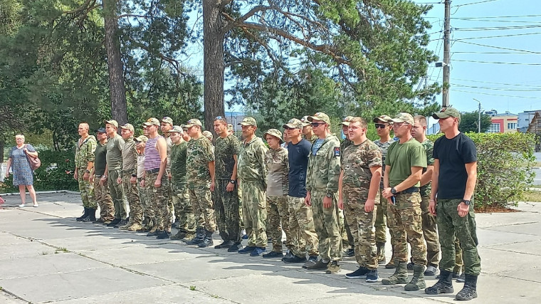 В воскресенье 9 июля в Димитровграде проводили в зону СВО после краткосрочного отпуска на родине ещё одну группу мобилизованных воинов.. В воскресенье 9 июля в Димитровграде проводили в зону СВО после краткосрочного отпуска на родине ещё одну группу мобилизованных воинов..
