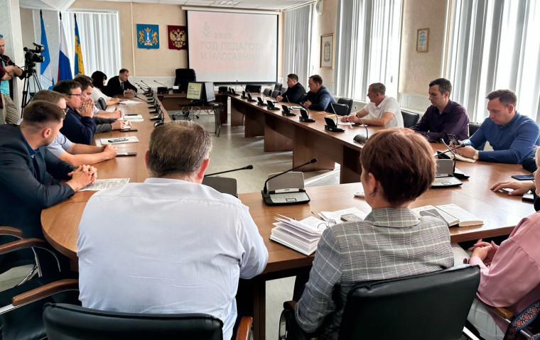 На штабе по ЖКХ: актуально - завершение подготовки к следующему отопительному сезону, благоустройство территорий после земляных работ, ликвидация несанкционированных свалок. На штабе по ЖКХ: актуально - завершение подготовки к следующему отопительному сезону, благоустройство территорий после земляных работ, ликвидация несанкционированных свалок.