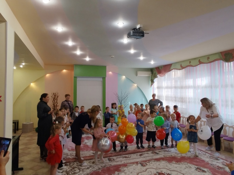 Воспитанники детских садов Димитровграда поздравляют своих наставников с профессиональным праздником - Днём воспитателя и дошкольных работников. Воспитанники детских садов Димитровграда поздравляют своих наставников с профессиональным праздником - Днём воспитателя и дошкольных работников.
