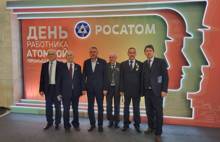 Сотрудникам ГНЦ НИИАР вручены государственные награды в Кремлевском дворце. Сотрудникам ГНЦ НИИАР вручены государственные награды в Кремлевском дворце.