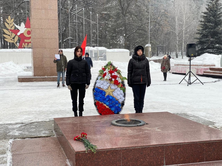 В четверг 2 февраля у Монумента Славы прошло патриотическое мероприятие, посвящённое 80-летию победы советского народа в Сталинградской битве.. В четверг 2 февраля у Монумента Славы прошло патриотическое мероприятие, посвящённое 80-летию победы советского народа в Сталинградской битве..