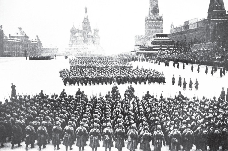 7 ноября - День воинской славы России - 82-я годовщина военного парад а на Красной площади в 1941 году. 7 ноября - День воинской славы России - 82-я годовщина военного парад а на Красной площади в 1941 году.