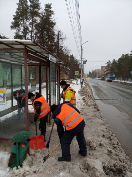 Ведётся очистка дорог и городских территорий.