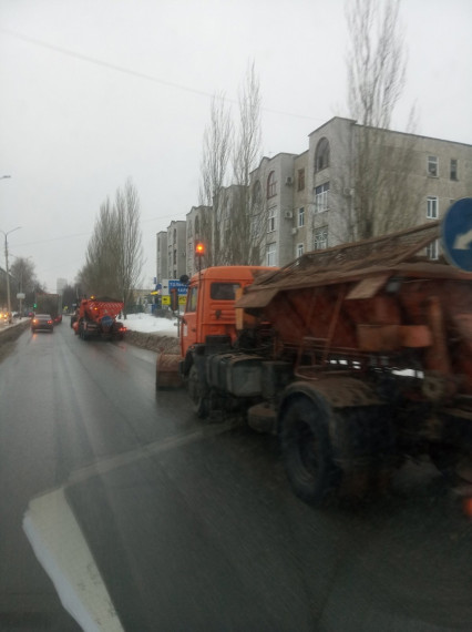 Ведётся очистка дорог и городских территорий.