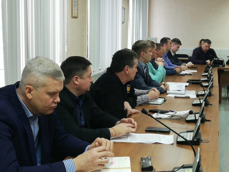 Расчистка дорог и общественных территорий от снега, посыпка пескосолевой смесью. Расчистка дорог и общественных территорий от снега, посыпка пескосолевой смесью.