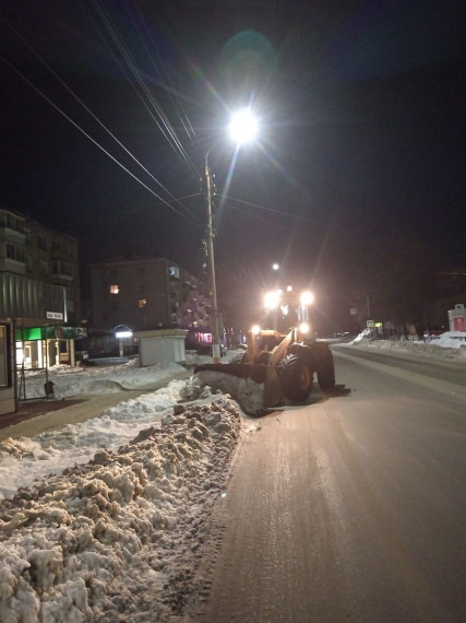 Ведётся очистка дорог и городских территорий.