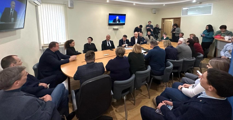 Смотрим прямую линию Президента России Владимира Путина. Смотрим прямую линию Президента России Владимира Путина.