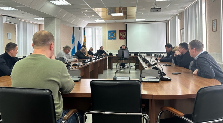 На оперативном штабе по ситуации в городе - основные задачи: расчистка дорог, тротуаров и обеспечение Димитровграда продовольствием и топливом. На оперативном штабе по ситуации в городе - основные задачи: расчистка дорог, тротуаров и обеспечение Димитровграда продовольствием и топливом.