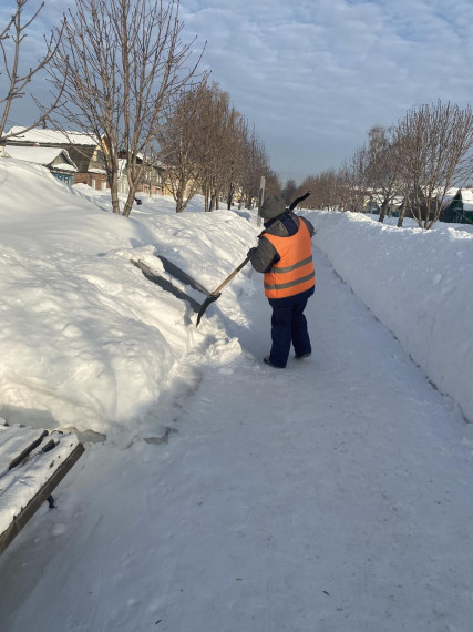 Ведётся очистка дорог и городских территорий. Ведётся очистка дорог и городских территорий.