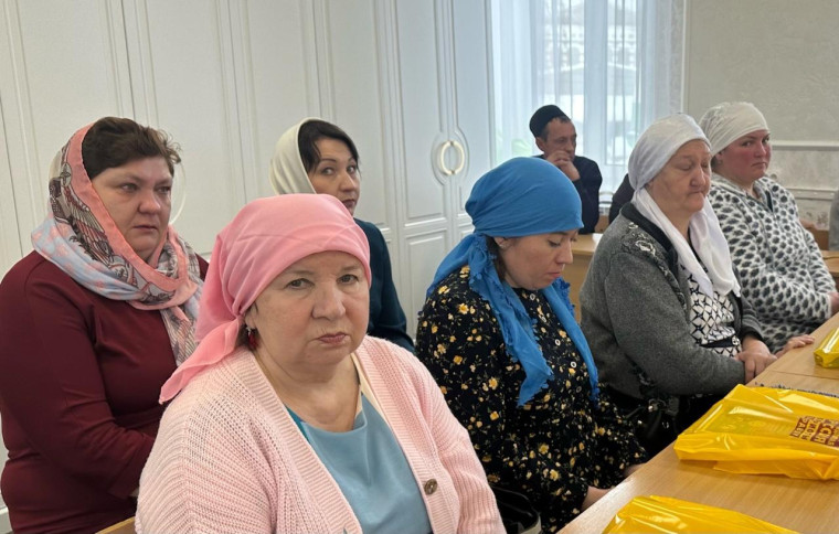 В городской мечети прошла встреча с жёнами и матерями воинов-мусульман. В городской мечети прошла встреча с жёнами и матерями воинов-мусульман.