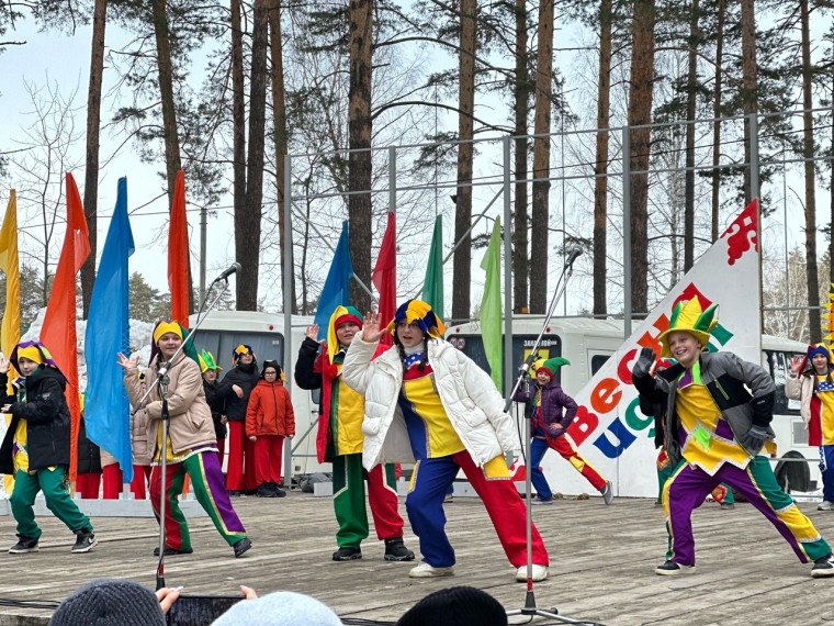 Во всех районах города 17 марта проходят масленичные гулянья. Во всех районах города 17 марта проходят масленичные гулянья.