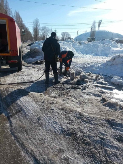 Ведётся очистка дорог и городских территорий.