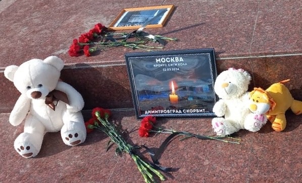 В Димитровграде созданы два мемориала памяти жертв теракта в Подмосковье.