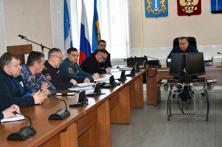 Глава города утром в субботу провёл заседание городской антитеррористической комиссии. Глава города утром в субботу провёл заседание городской антитеррористической комиссии.