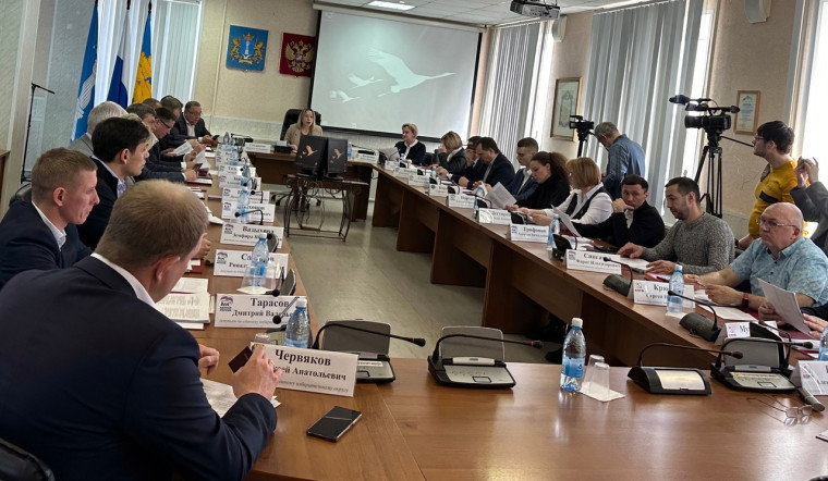 На заседании Городской Думы подвели итоги работы ряда подразделений администрации города за 2023 год, рассмотрели планы на 2024 год, ход решения вопросов по лыжно-биатлонной трассе и базе "Городских дорог". На заседании Городской Думы подвели итоги работы ряда подразделений администрации города за 2023 год, рассмотрели планы на 2024 год, ход решения вопросов по лыжно-биатлонной трассе и базе "Городских дорог".