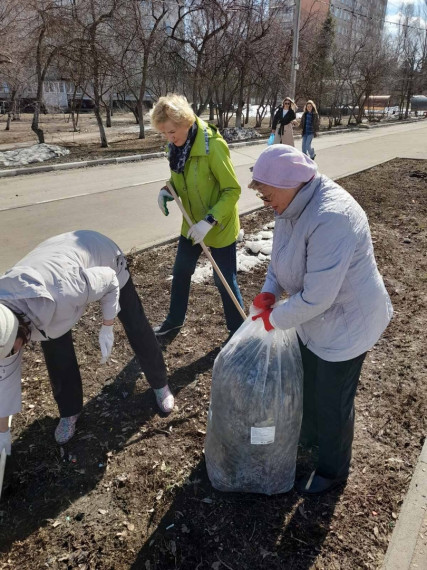 Продолжается очистка городских и общественных территорий.