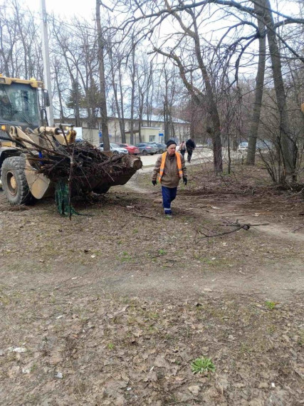 Ведётся очистка дорог и городских территорий.