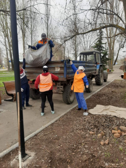 Ведётся очистка дорог и городских территорий.