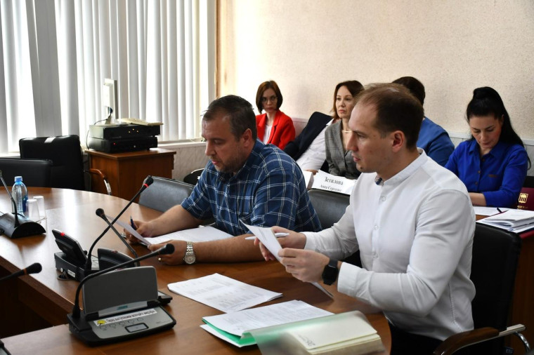 На заседании Городской Думы депутаты утвердили новую структуру городской администрации. На заседании Городской Думы депутаты утвердили новую структуру городской администрации.