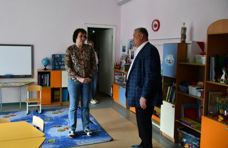 Сегодня по поручению главы города Сергея Сандрюкова ресурсоснабжающие организации включили отопление в школах и детских садах - там, где есть техническая возможность это сделать после окончания отопительного периода. Сегодня по поручению главы города Сергея Сандрюкова ресурсоснабжающие организации включили отопление в школах и детских садах - там, где есть техническая возможность это сделать после окончания отопительного периода.