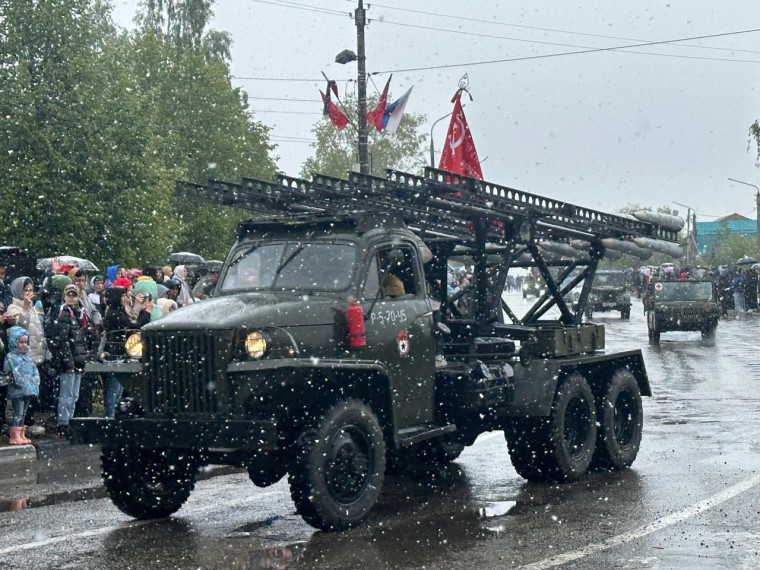 Марш Победы открыл парад боевой техники времен Великой Отечественной войны.
