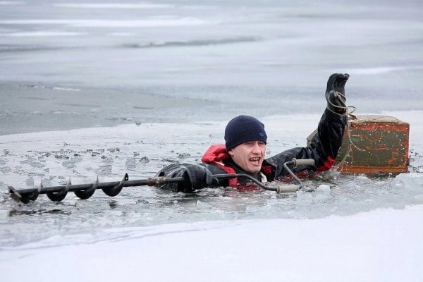 Правила безопасности весенней рыбалки на льду.