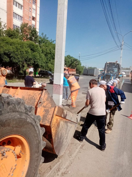 Ведётся очистка дорог и городских территорий.