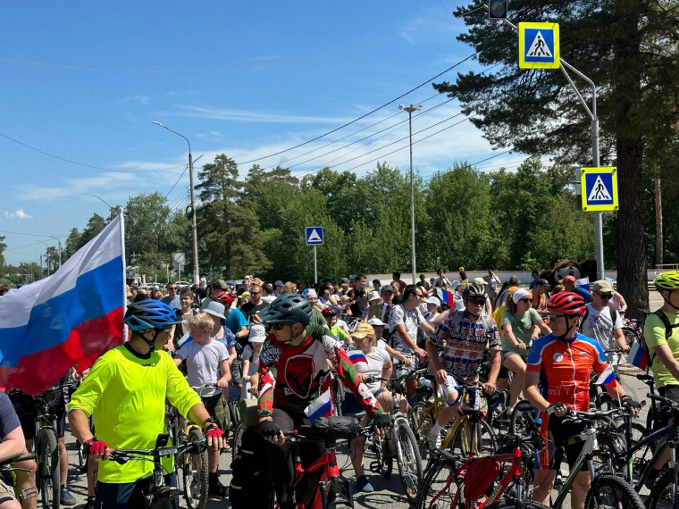 В День России и День города прошел велопробег организованный активистами велодвижения в Димитровграде Гульнарой и Николаем Озеркинымм, Комитетом по делам молодежи, Спорткомитетом, ГНЦ НИИАР, ТОС «Мелекесс», компаниями «Розовый гусь» и «Инмарко». В День России и День города прошел велопробег организованный активистами велодвижения в Димитровграде Гульнарой и Николаем Озеркинымм, Комитетом по делам молодежи, Спорткомитетом, ГНЦ НИИАР, ТОС «Мелекесс», компаниями «Розовый гусь» и «Инмарко».