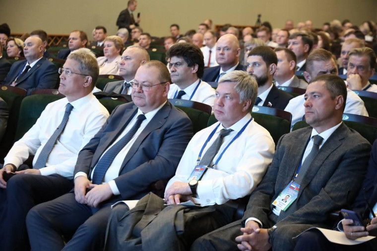 Губернатор Алексей Русских выводит сотрудничество Ульяновской области и Беларуси на новый уровень. Губернатор Алексей Русских выводит сотрудничество Ульяновской области и Беларуси на новый уровень.