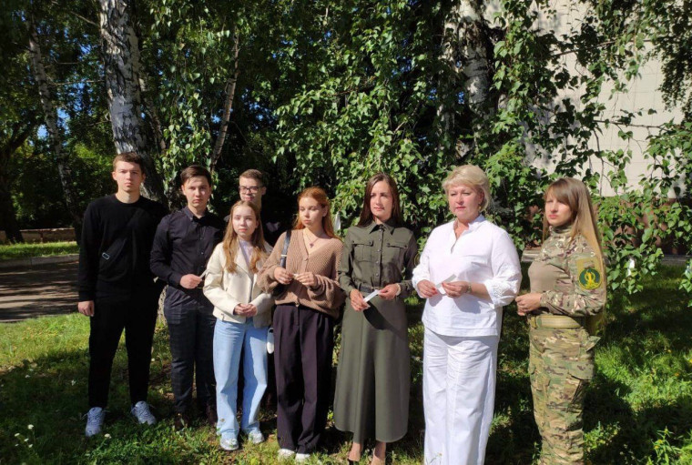 В Ульяновске почтили память погибших детей Донбасса. В Ульяновске почтили память погибших детей Донбасса.