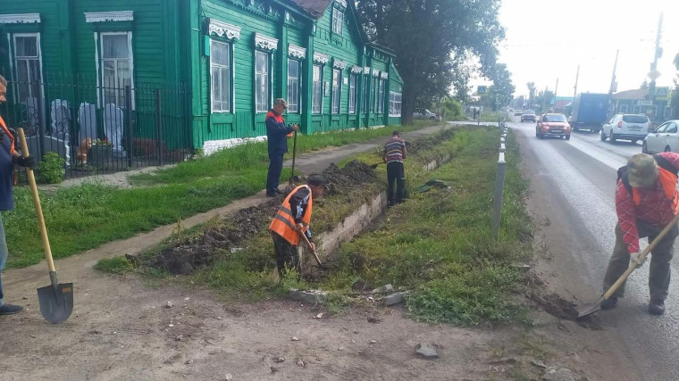 Ведётся очистка дорог и городских территорий. Ведётся очистка дорог и городских территорий.