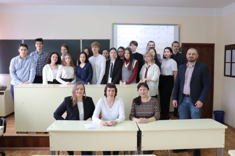 Работники национального оператора РАО провели урок в димитровградской гимназии. Работники национального оператора РАО провели урок в димитровградской гимназии.