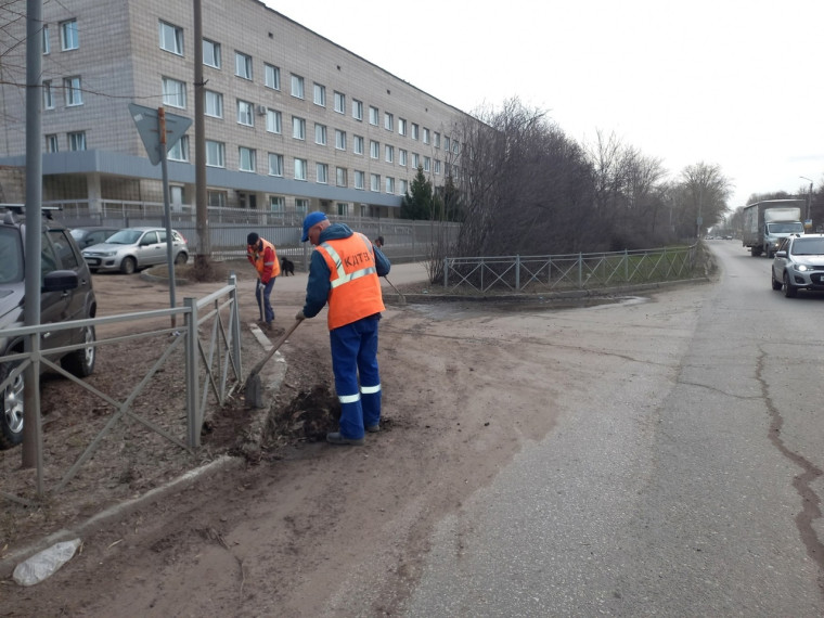 Муниципальный ЦУР: начата работа по уборке прибордюбного грунта. Муниципальный ЦУР: начата работа по уборке прибордюбного грунта.