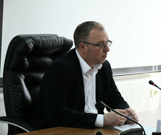 Глава города Андрей Большаков с председателями уличных комитетов обсудил проблемы частного сектора. Глава города Андрей Большаков с председателями уличных комитетов обсудил проблемы частного сектора.
