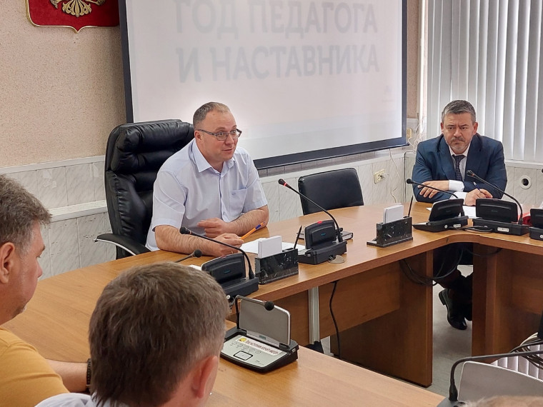 На заседании Совета предпринимателей рассмотрели важные и интересные для развития малого бизнеса вопросы. На заседании Совета предпринимателей рассмотрели важные и интересные для развития малого бизнеса вопросы.