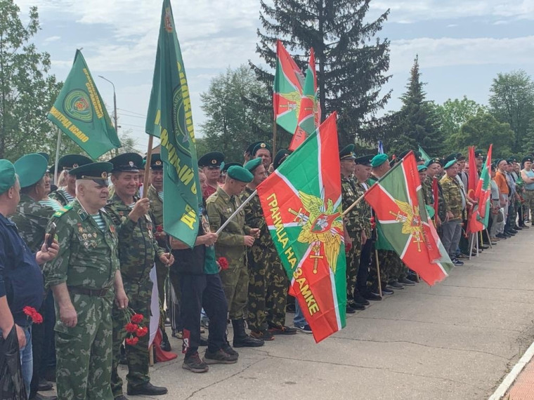 В воскресенье 28 мая у памятника пограничникам-чекистам, погибшим за Родину, прошло патриотическое мероприятие, посвящённое Дню пограничника.