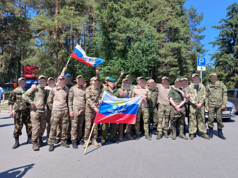 В Димитровграде 29 мая на Аллее Славы торжественно проводили ещё одну группу бойцов, которые возвращаются после кратковременного отпуска в зону СВО.
